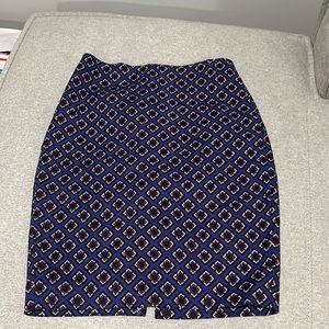 Pencil skirt patterned